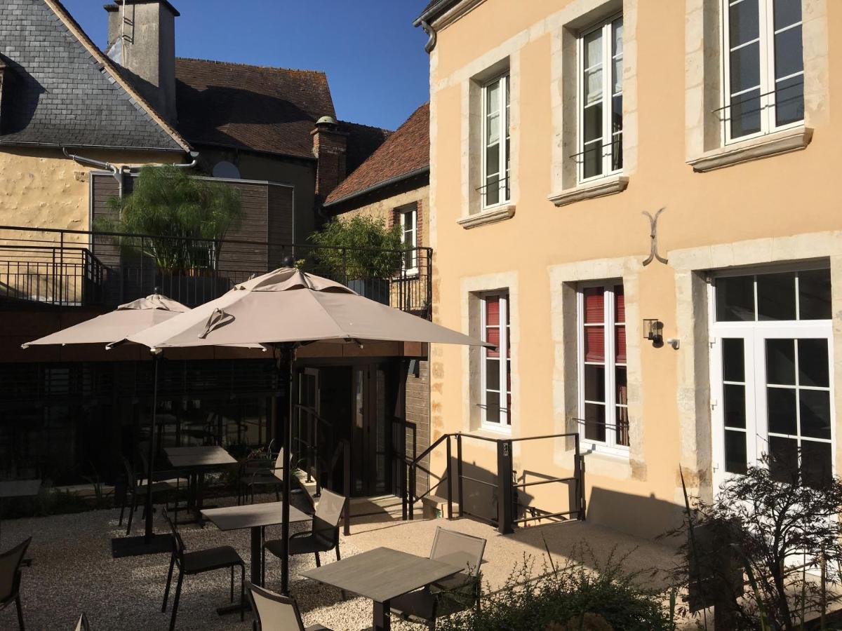 Logis - Hotel & Restaurant Du Tribunal Mortagne-au-Perche Exterior foto